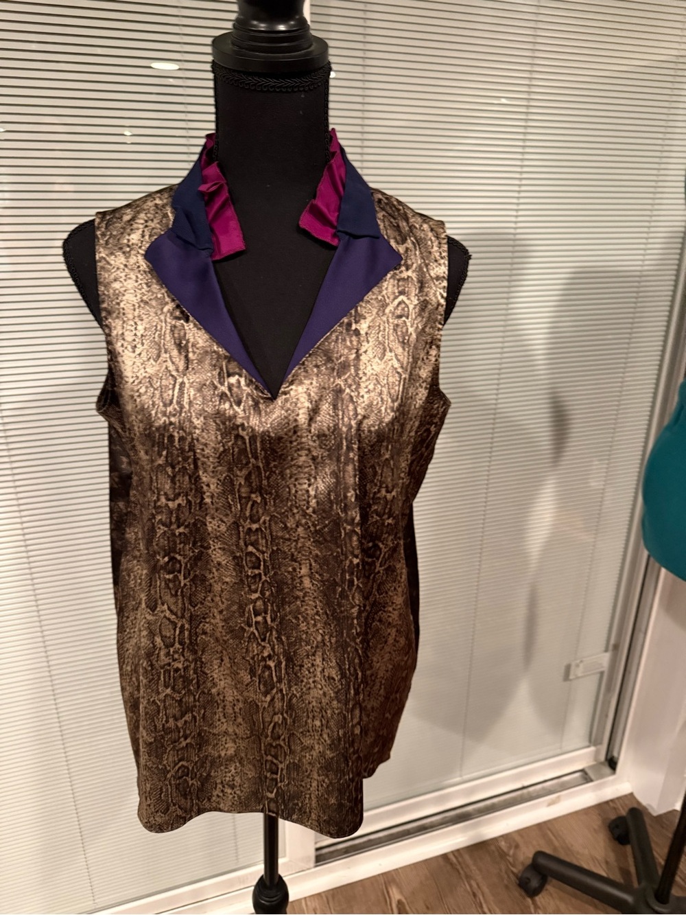 T Tahari Brown Snake-Print Sleeveless V-Neck Top with Navy & Magenta Collar